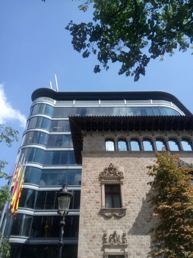 can-serra-cadafalch-thetasteofbarcelona-diagonal-contrast