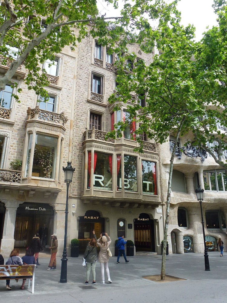 casa-codina-thetasteofbarcelona-passeigdegracia