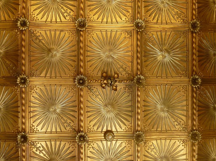casa-ramon-casas-thetasteofbarcelona-massimo-dutti-ceiling-golden