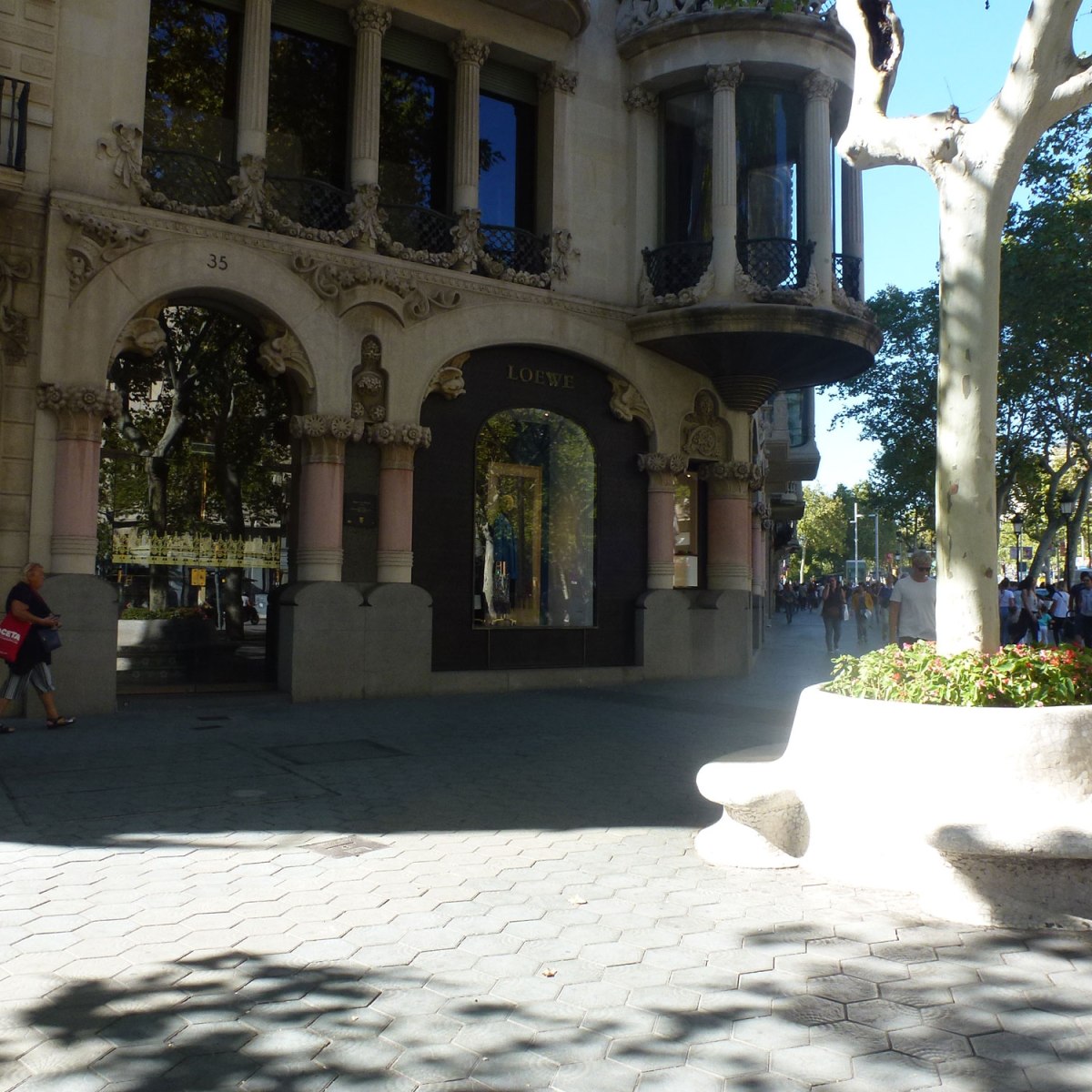 A metaphor of the Mediterranean sea, right under your&nbsp;feet