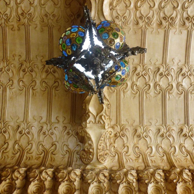 Casa Francesc Cama entrance hall ceiling plaster design lamp