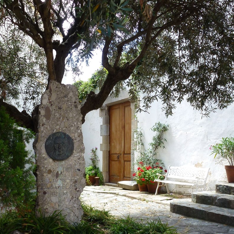 Sant Pol de Mar square with abbot Deas house